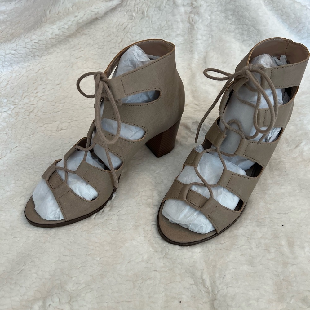 Elegant Tan Lace-Up Women's Shoes